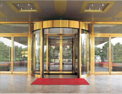 旋轉門與工業門 設計與應用的全面解析