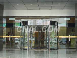 多樣化高品質(zhì)工業(yè)門(mén)解決方案 三翼兩翼旋轉(zhuǎn)門(mén)與自動(dòng)平移門(mén)鋁型材供應(yīng)